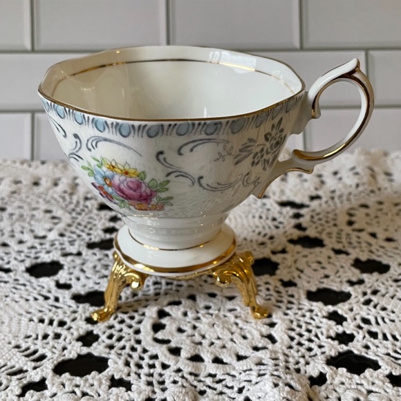 Vintage Royal Albert England Bone China Tea Cup ans Saucer Damask 2693 - Picture 6 of 13